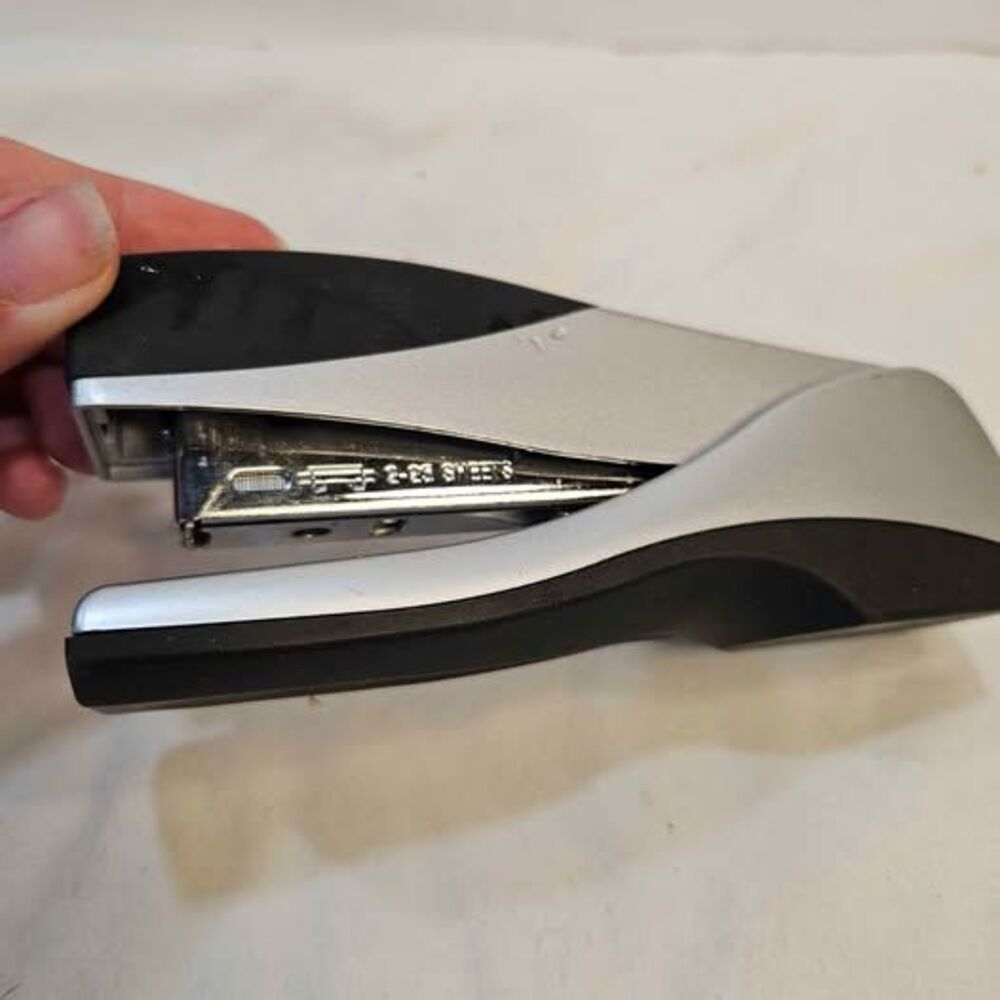 Swingline Desktop Stapler - Picture 3 of 6